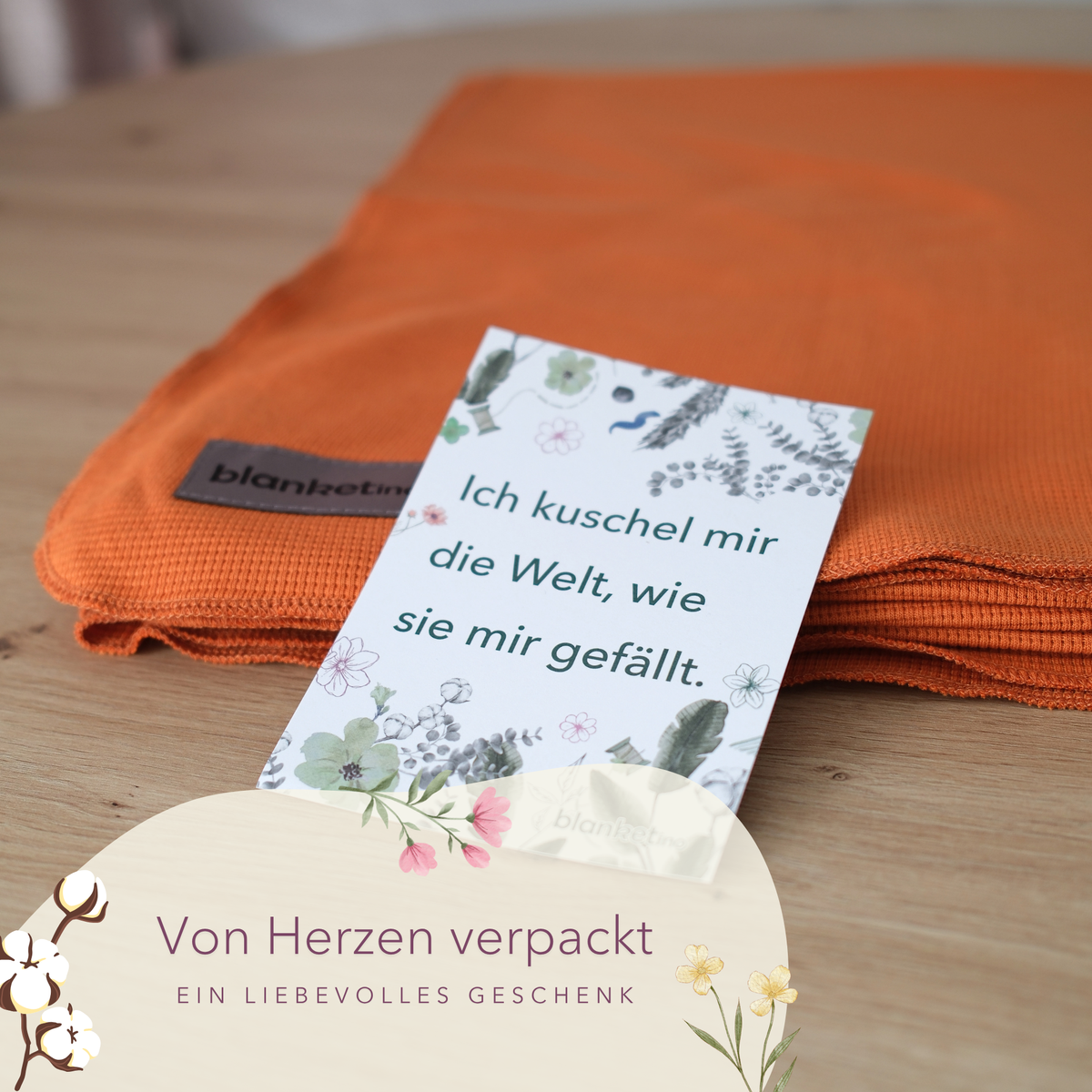 Leichte Baumwoll-Sommerdecke in Orange, 150 x 210 cm, von blanketino.de, mit bestickbarem Design und Geschenk-Karte.