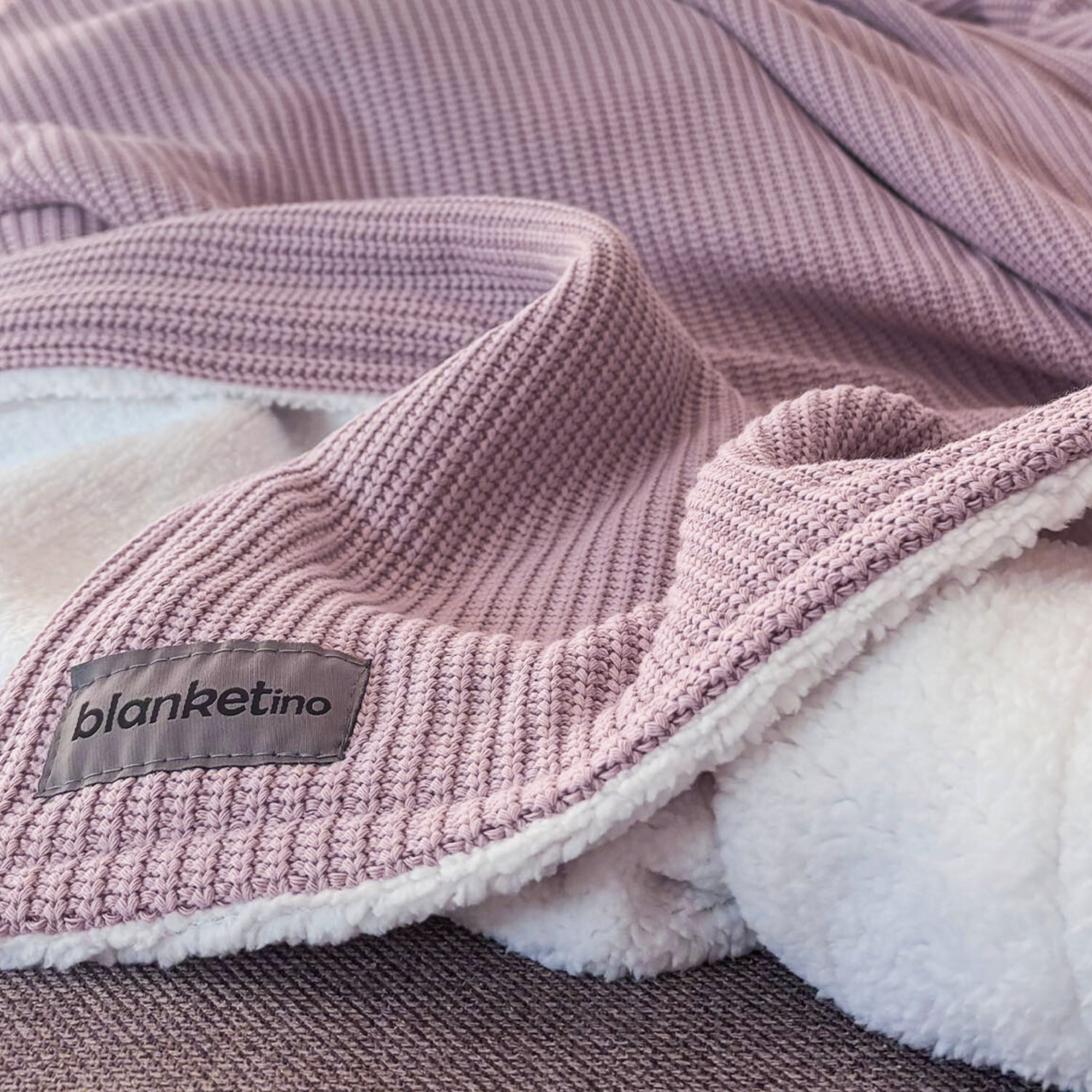 Kuscheldecke mit Baumwollstrick · Special-Edition mit Teddyfleece · Vintage Rosa