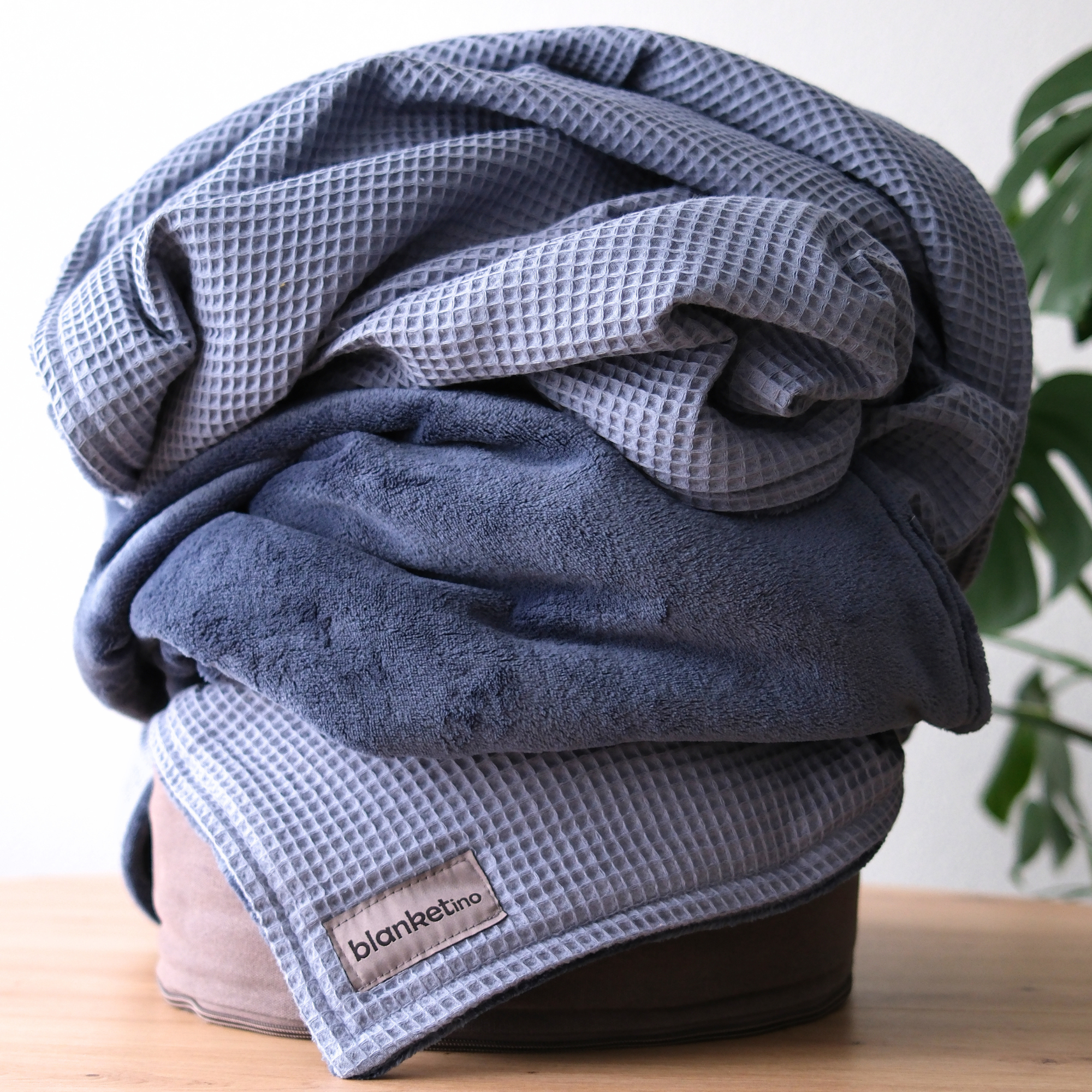 Kuscheldecke "Vollkommen" Wolkenblau · Meeresblau
