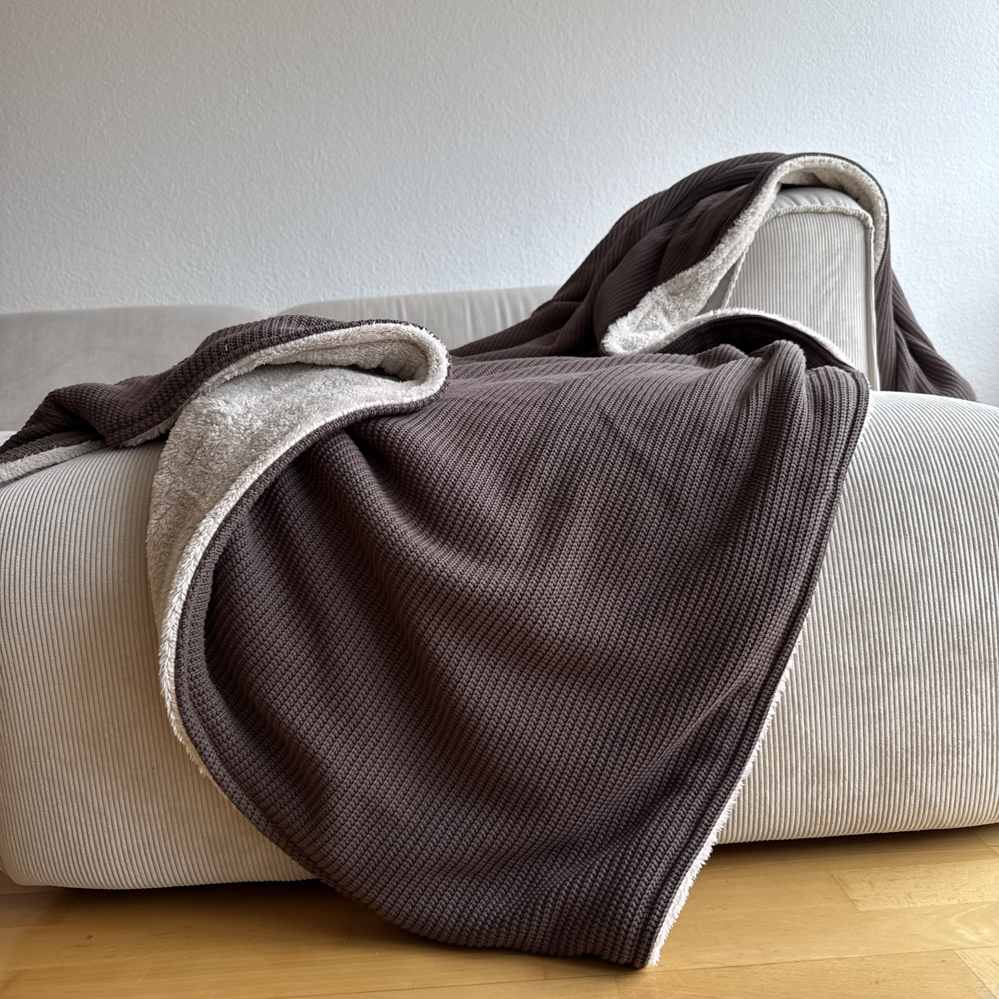 Kuscheldecke mit Baumwollstrick · Kakao