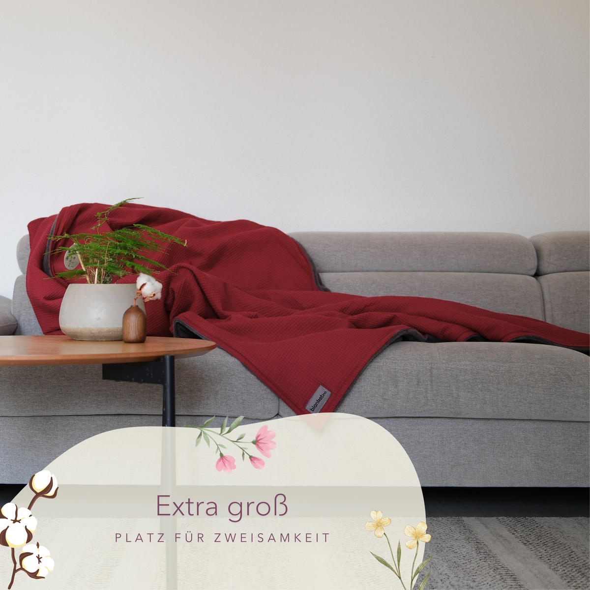 Große Kuscheldecke "Vollkommen" in Weinrot und Stahlgrau, weiche Decke für Sofa und gemütliche Abende