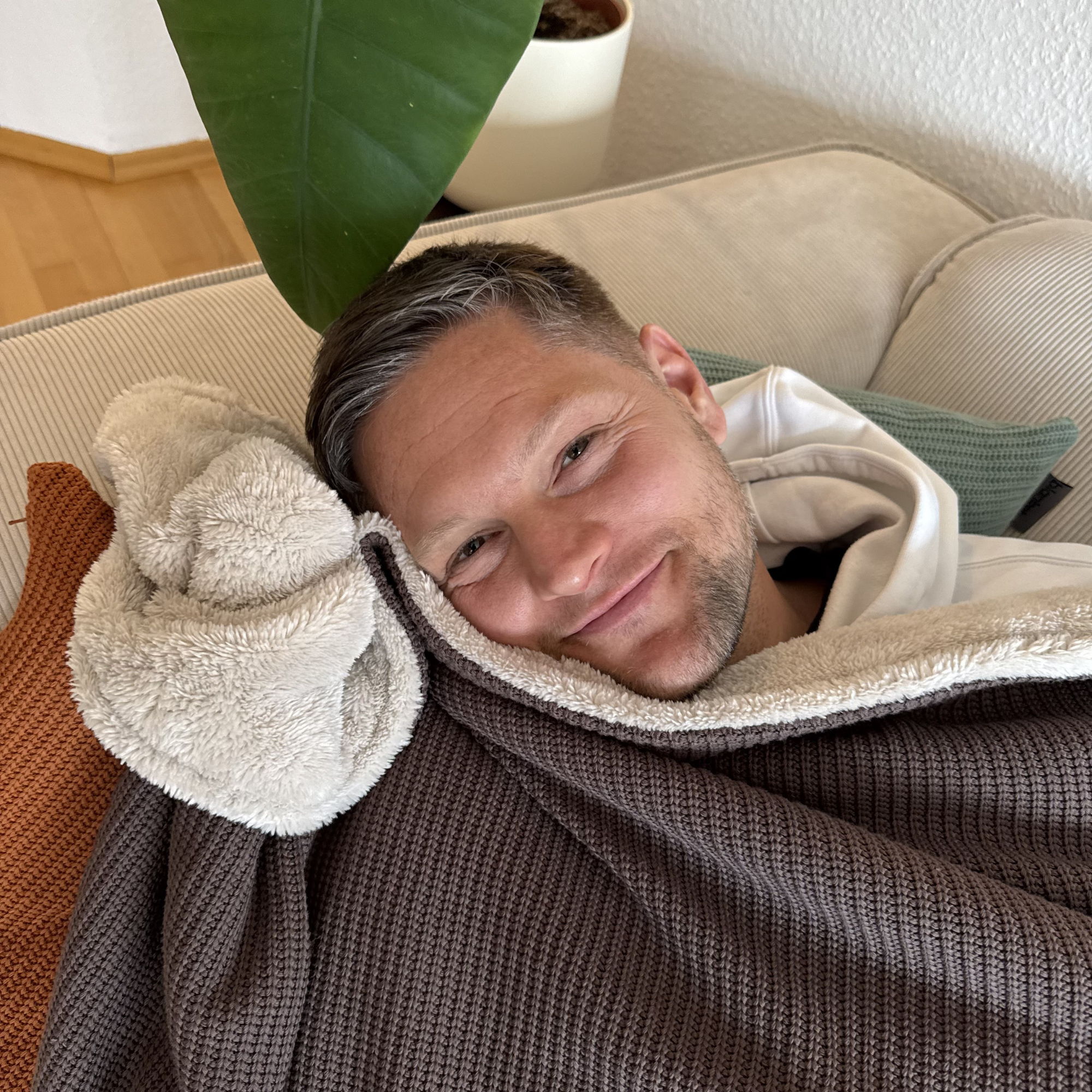 Kuscheldecke mit Baumwollstrick · Kakao