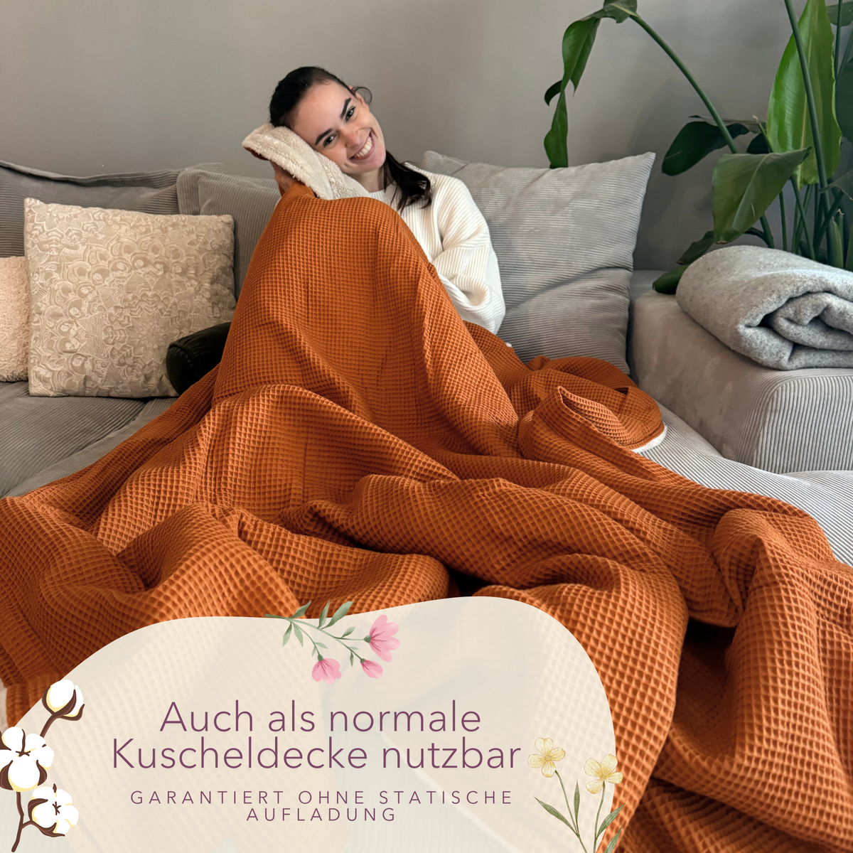 Kuscheldecke mit Ärmeln · Vollkommen · Cognac · Beige