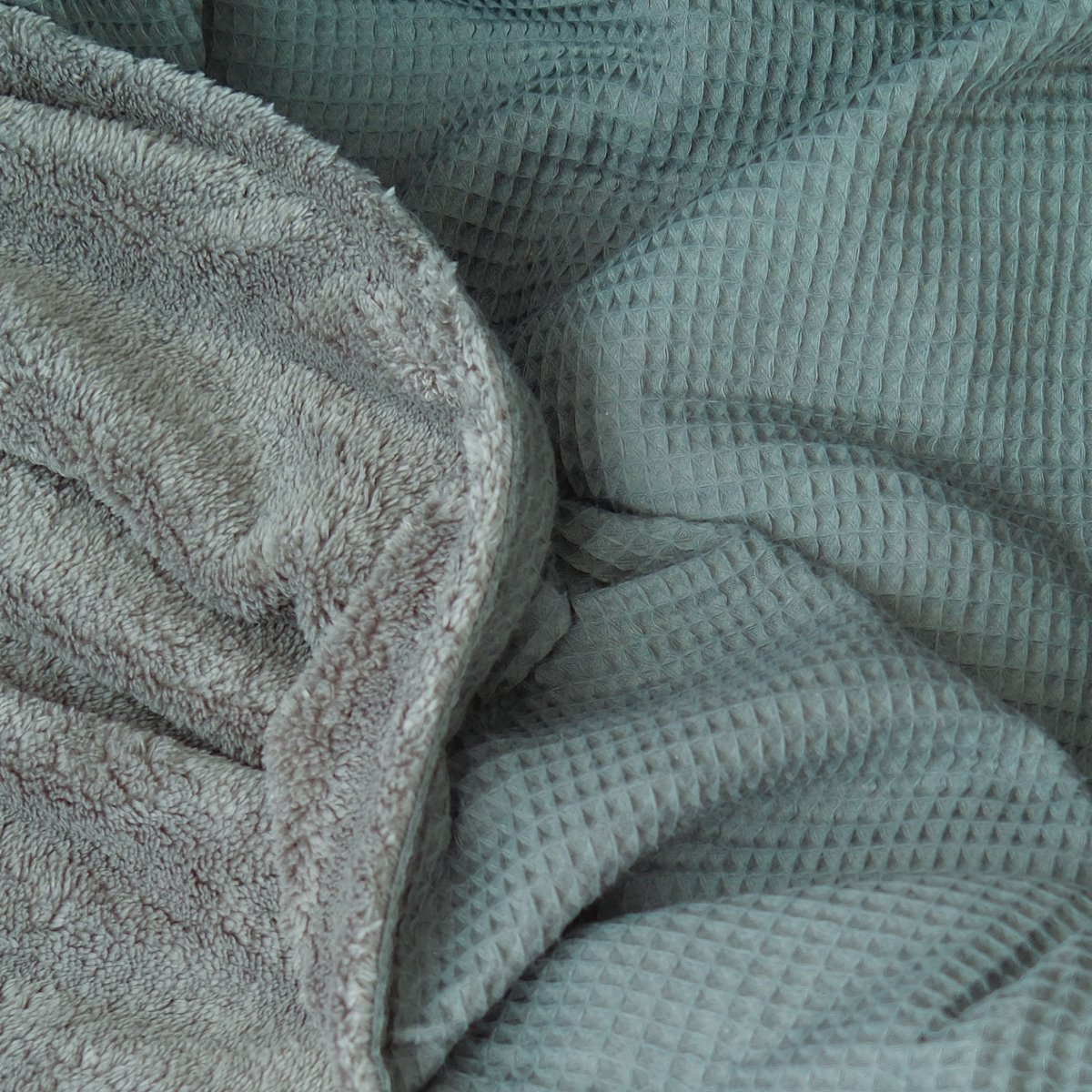 Kuscheldecke mit Ärmeln · Vollkommen · Eukalyptusgrün