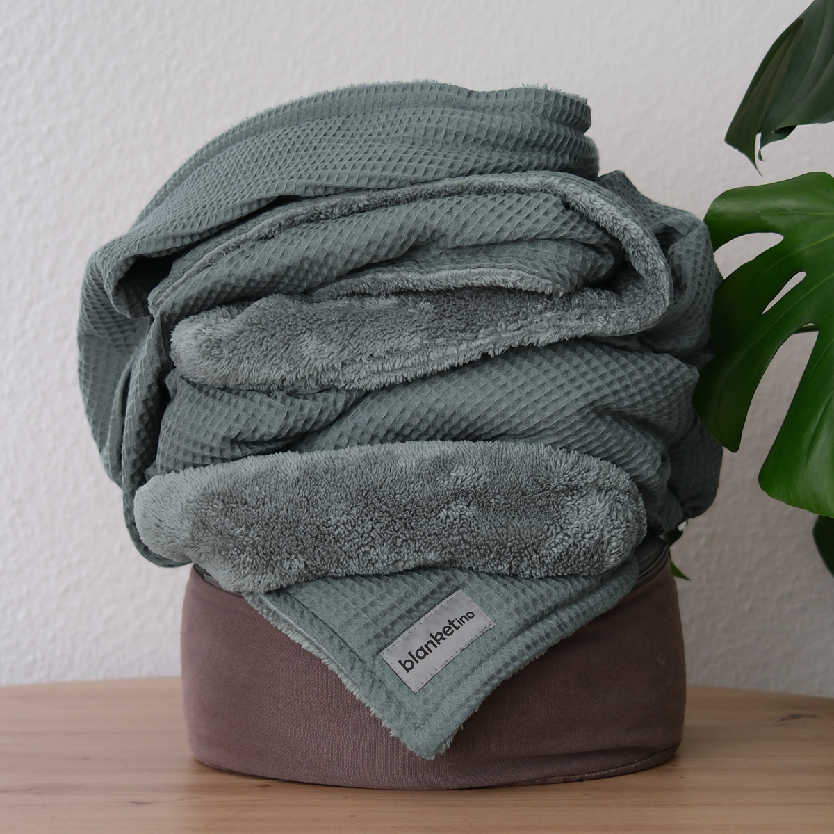 Kuscheldecke "Vollkommen" · Eukalyptusgrün