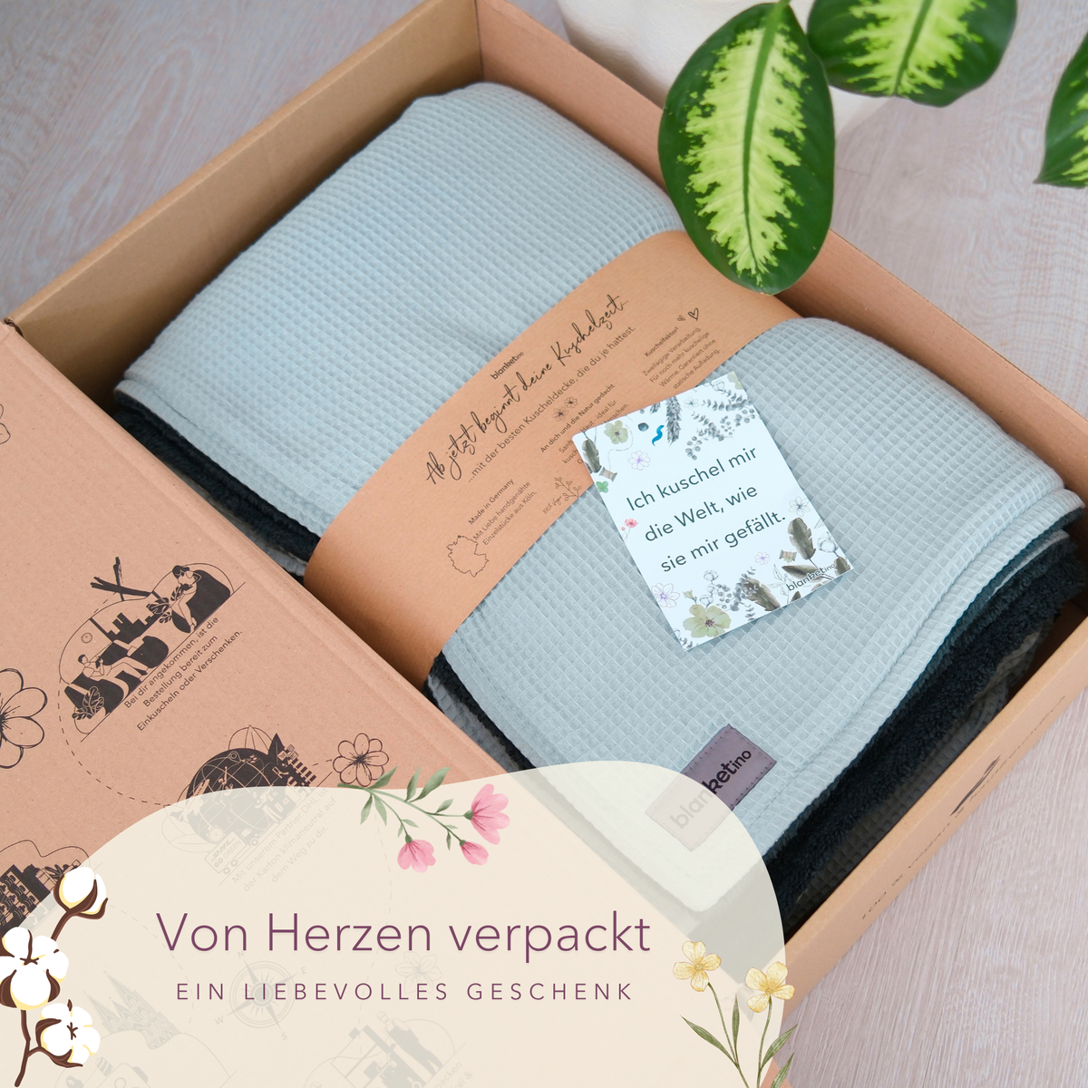 Weiche Kuscheldecke "Vollkommen" in Mint und Smaragdgrün, mit Waffelpique, ideal zum Kuscheln und als Geschenk verpackt.