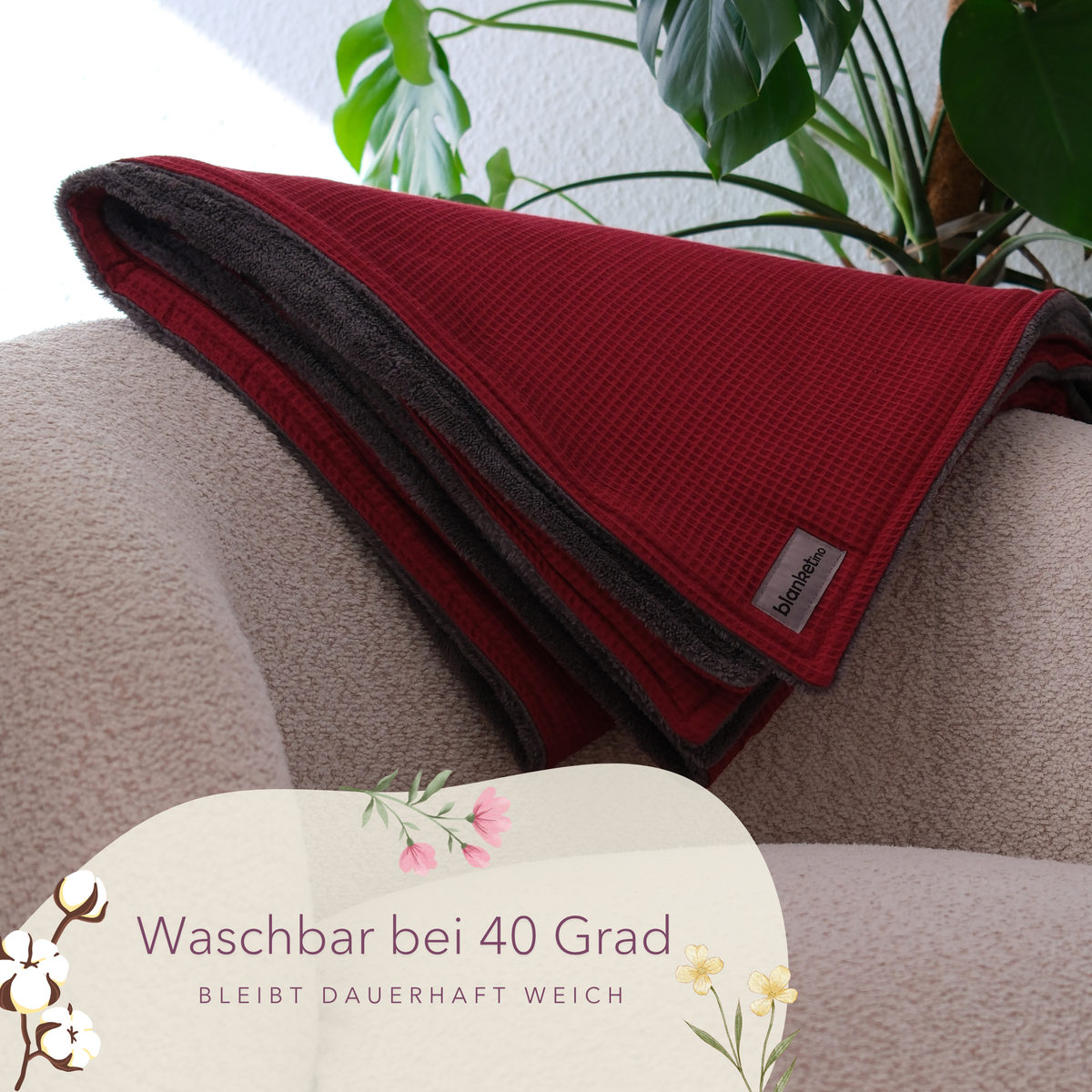 Weiche Kuscheldecke "Vollkommen" in Weinrot und Stahlgrau, waschbar bei 40 Grad, ideal für gemütliche Abende.